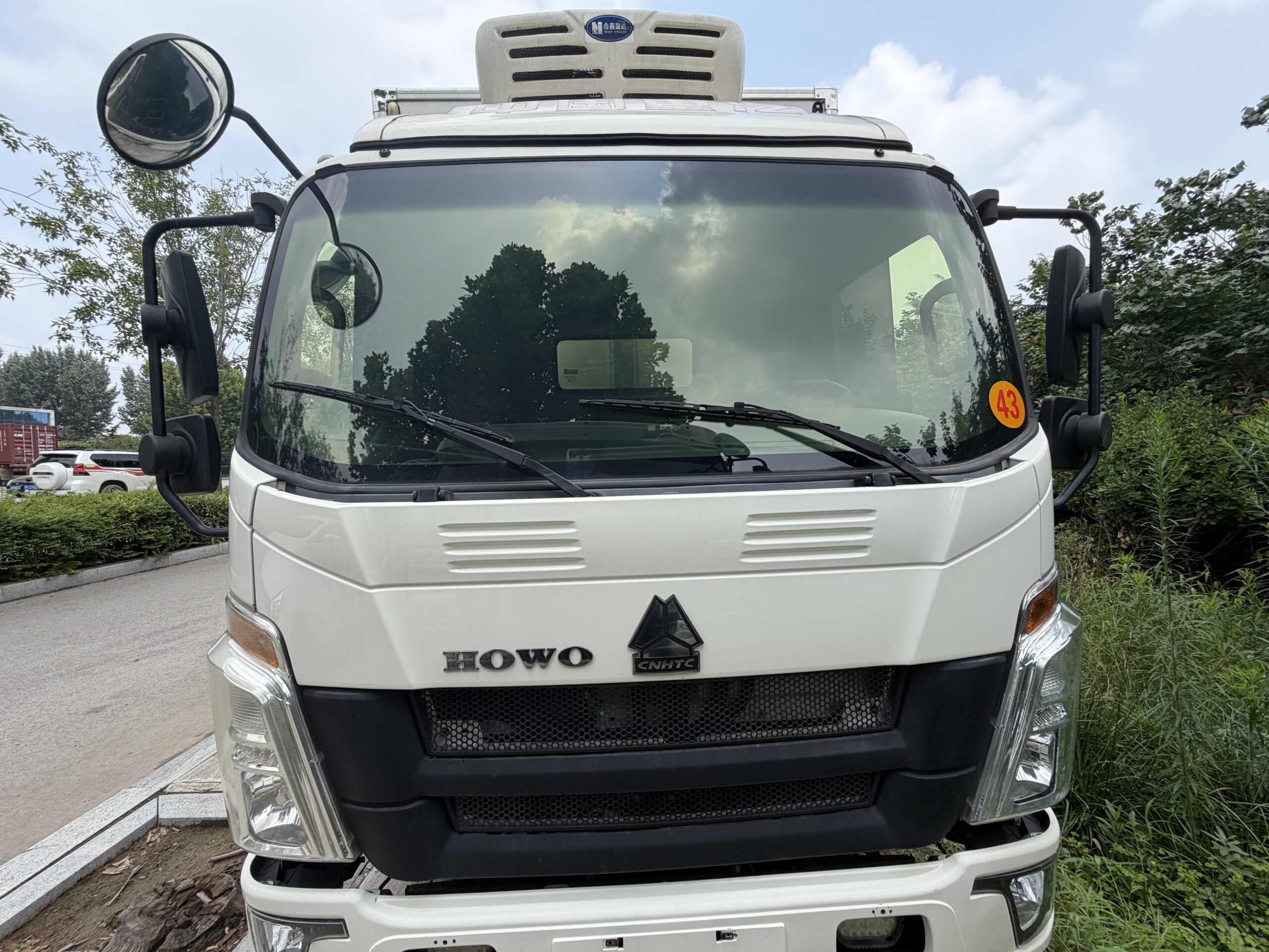 refrigerated truck - Image 2