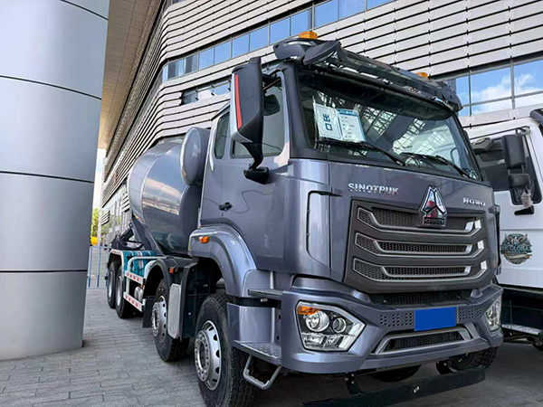 Refurbished HOWO 8×4 Concrete Mixer Truck