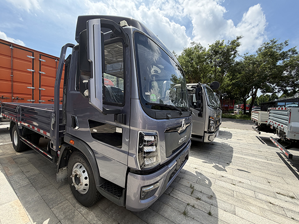 Refurbished Sinotruk HOWO 4×2 Flatbed Light Cargo Truck