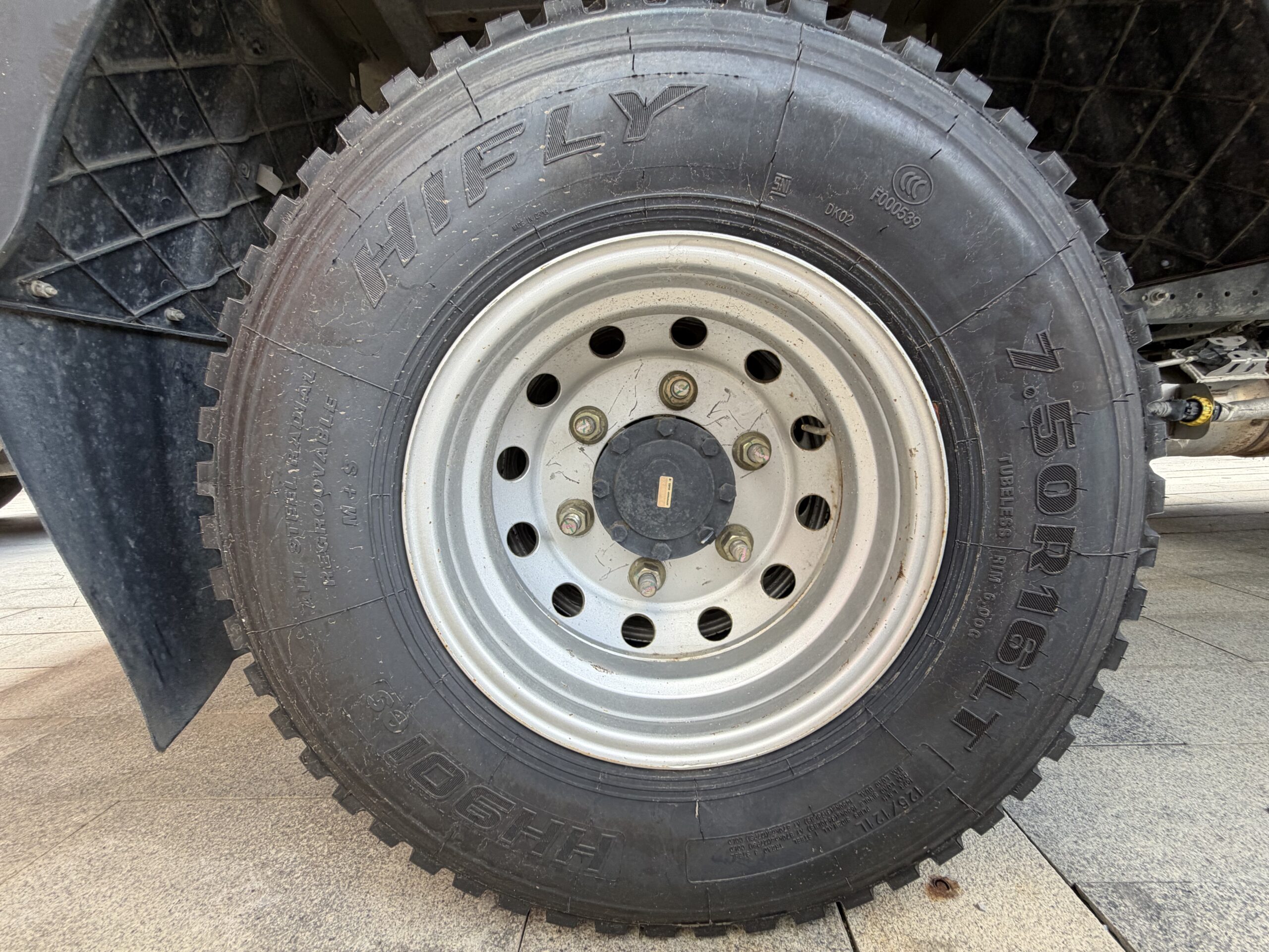 Refurbished Sinotruk HOWO 4×2 Flatbed Light Cargo Truck - Image 3