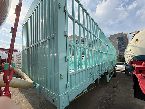 Detachable Stake Fence Semi‑Trailer