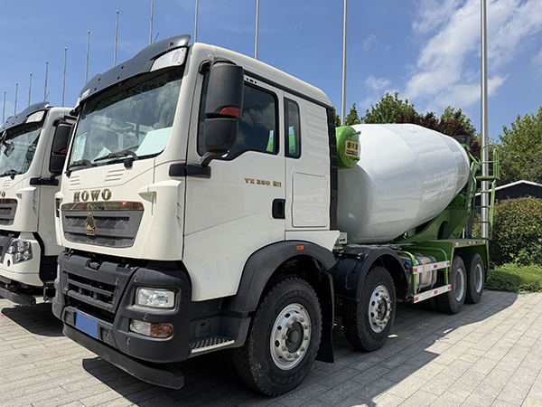 Powerful Used HOWO TX 350 8×4 Concrete Mixer Truck