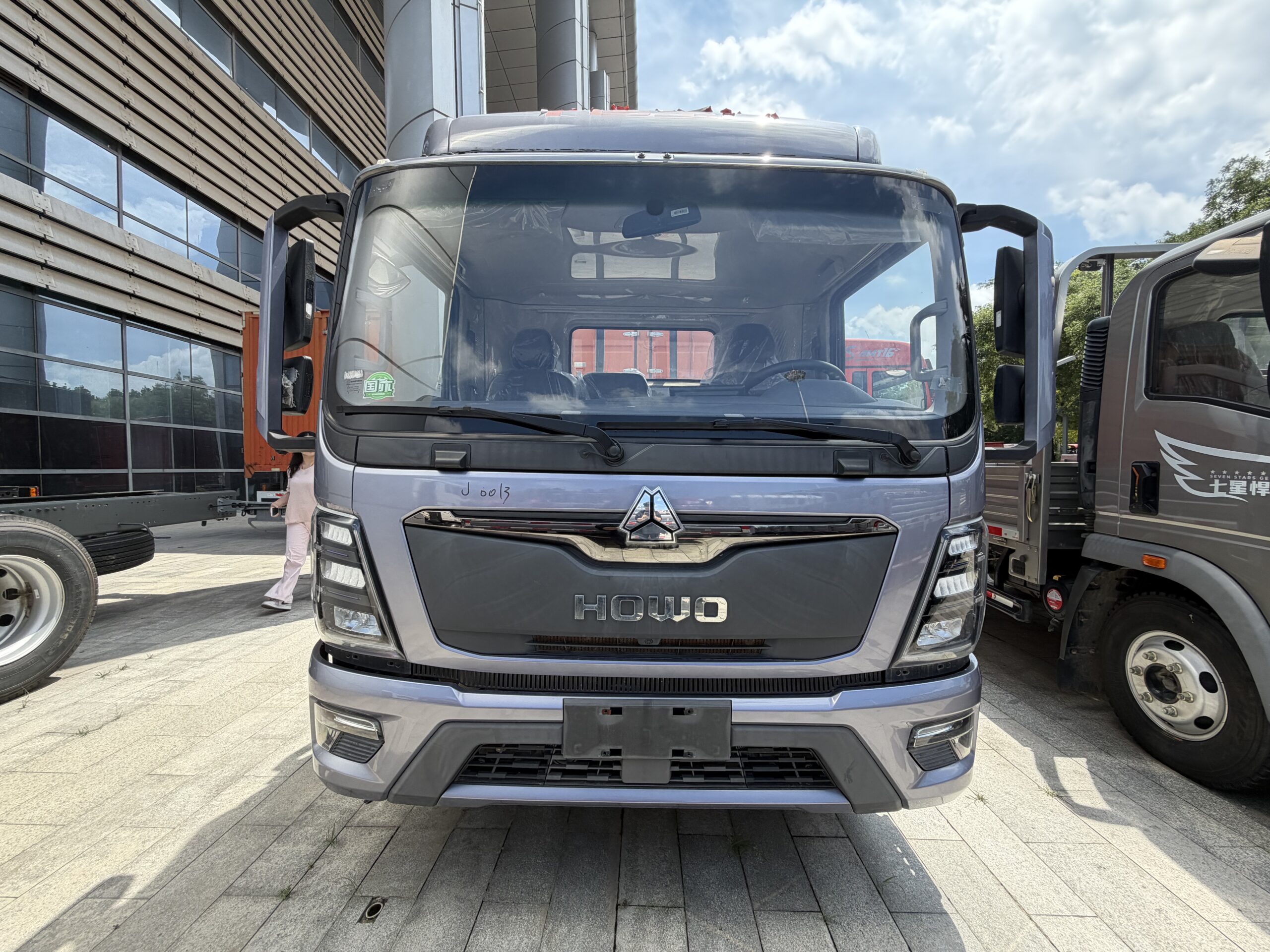 Refurbished Sinotruk HOWO 4×2 Flatbed Light Cargo Truck - Image 5