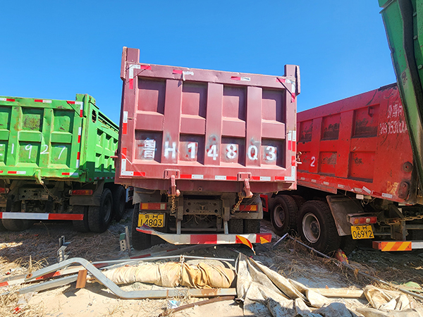 Tough Workhorse Used HOWO 8x4 Tipper Truck For Job Site - Image 4