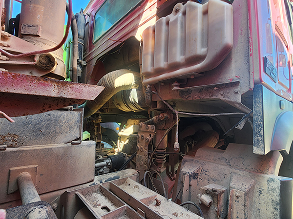 Tough Workhorse Used HOWO 8x4 Tipper Truck For Job Site - Image 9