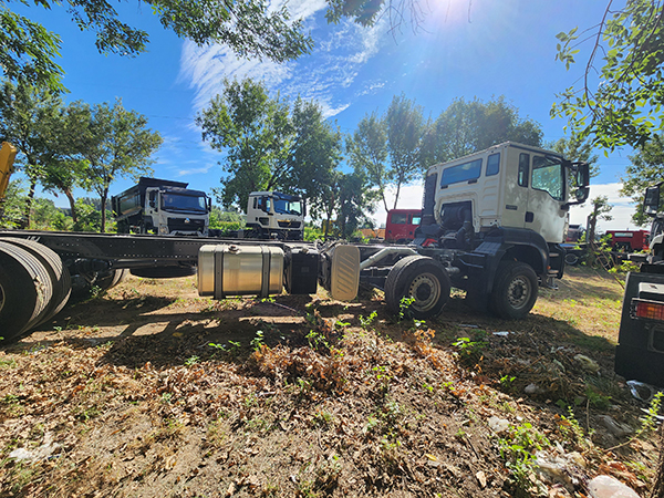 Howo 8×4 Modifiable Heavy Duty Truck Chassis