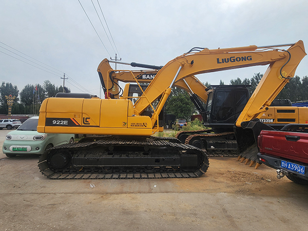 Reliable Construction Workhorse Used LIUGONG 922E Excavator