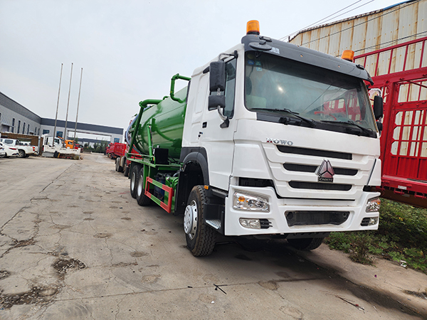 HOWO 6x4 Vacuum Sewage Suction Truck