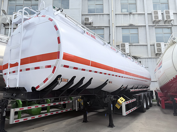 3 Axle Multi-compartment Fuel Tanker Semi Trailer, Work Hard for Oil Transport