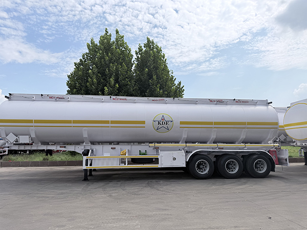 KDF 3-Axle Fuel Tank Semi Trailer 45000L, 5 Compartments